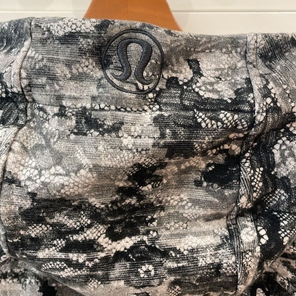 LULULEMON  Scuba Hoodie Light Cotton Fleece Masked Lace Starlight Black Size 6 - Picture 6 of 7